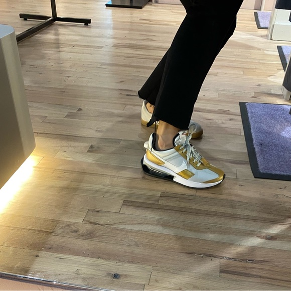 Nike Air Max Pre-Day SE - Picture 8 of 9